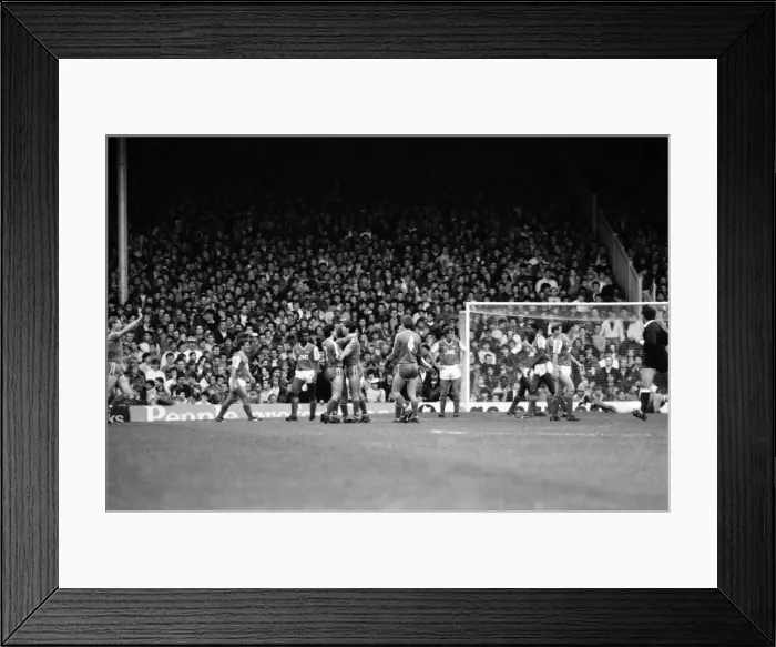 Framed Print : Arsenal 3 v. Chelsea 1. Division One Football. October 1986 LF20-14-074 Framed Print : Arsenal 3 v. Chelsea 1. Division One Football. October 1986 LF20-14-074