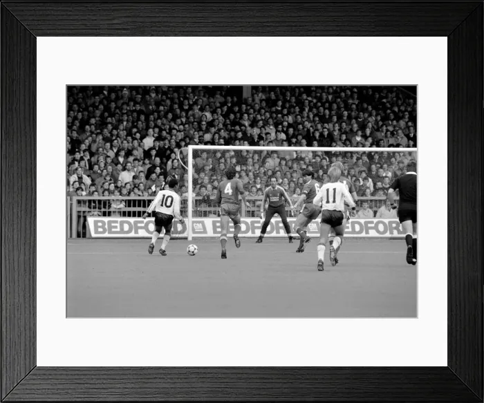 Framed Print : Luton 4 v. Liverpool 1. Division One Football. October 1986 LF20-16-024 Framed Print : Luton 4 v. Liverpool 1. Division One Football. October 1986 LF20-16-024