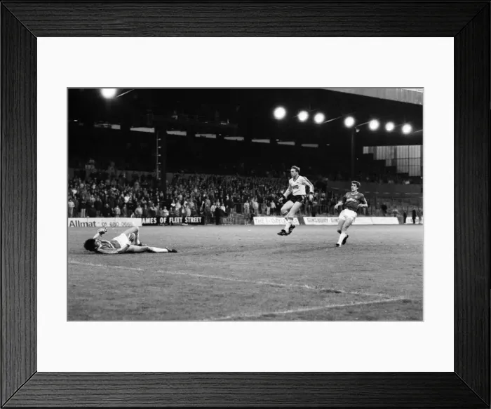 Framed Print : Charlton 0 v. Arsenal 2. Division One Football. November 1986 LF20-20-027