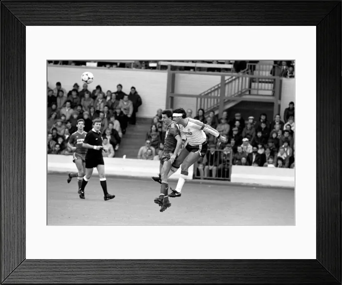Framed Print : Luton 4 v. Liverpool 1. Division One Football. October 1986 LF20-16-046 Framed Print : Luton 4 v. Liverpool 1. Division One Football. October 1986 LF20-16-046