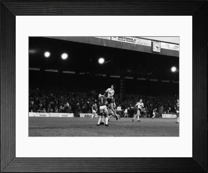 Framed Print : Charlton 0 v. Arsenal 2. Division One Football. November 1986 LF20-20-018