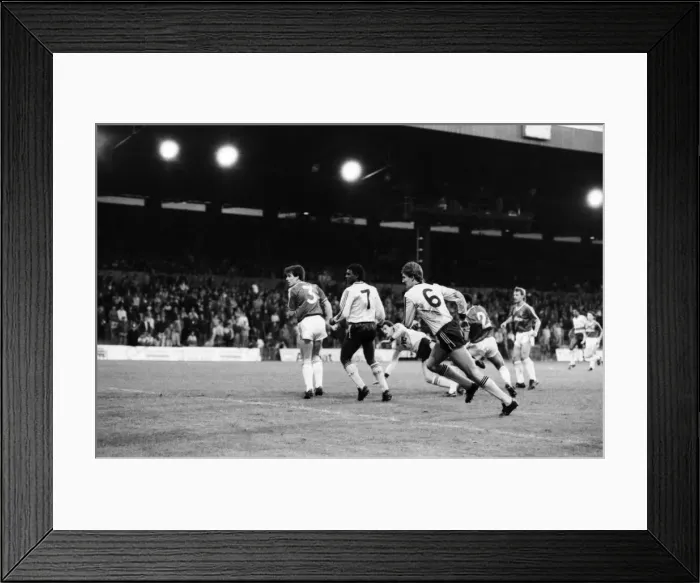 Framed Print : Charlton 0 v. Arsenal 2. Division One Football. November 1986 LF20-20-003 Framed Print : Charlton 0 v. Arsenal 2. Division One Football. November 1986 LF20-20-003