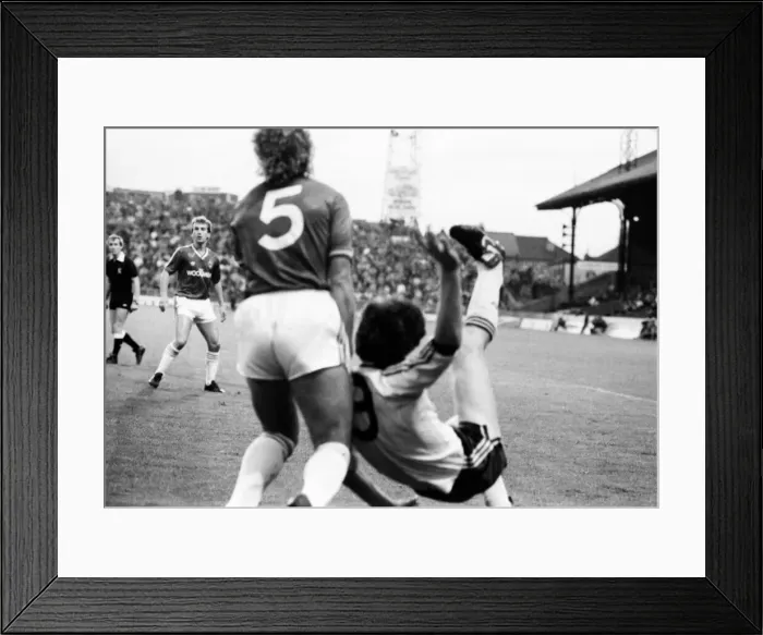 Framed Print : Charlton 0 v. Arsenal 2. Division One Football. November 1986 LF20-20-001