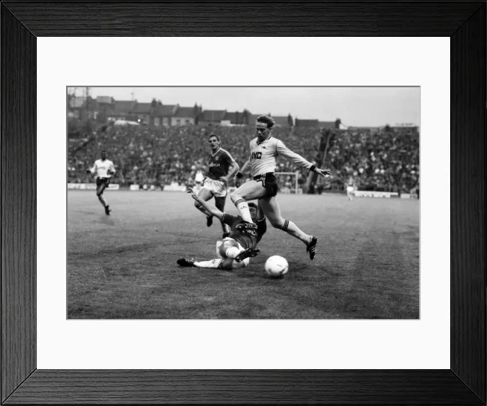 Framed Print : Charlton 0 v. Arsenal 2. Division One Football. November 1986 LF20-20-016 Framed Print : Charlton 0 v. Arsenal 2. Division One Football. November 1986 LF20-20-016