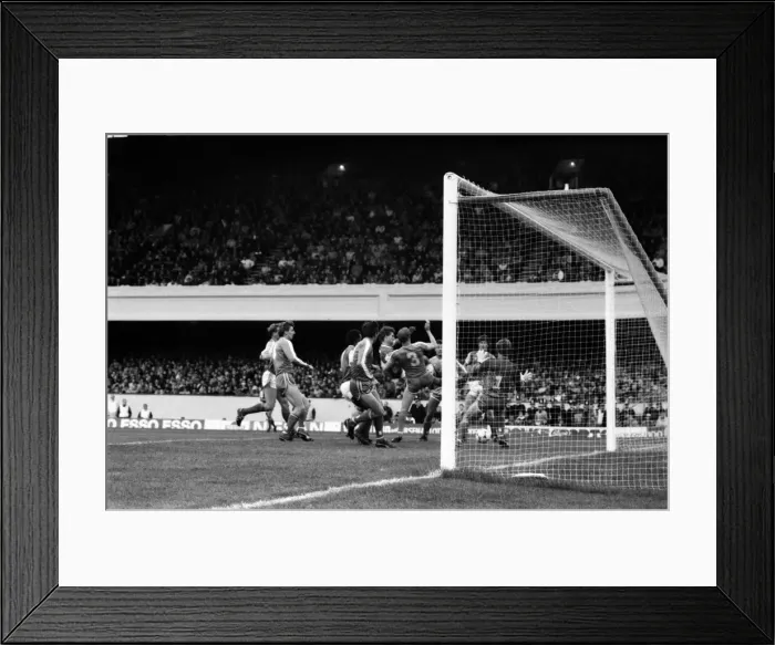 Framed Print : Arsenal 3 v. Chelsea 1. Division One Football. October 1986 LF20-14-076 Framed Print : Arsenal 3 v. Chelsea 1. Division One Football. October 1986 LF20-14-076