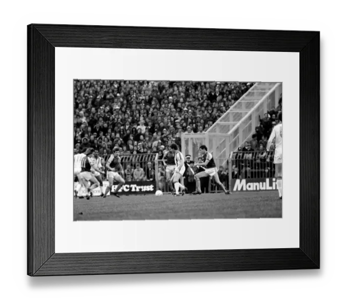 Framed Print : Division Two Football 1980 / 81 Season. Luton v West Ham United, Kenilworth Road Framed Print : Division Two Football 1980 / 81 Season. Luton v West Ham United, Kenilworth Road