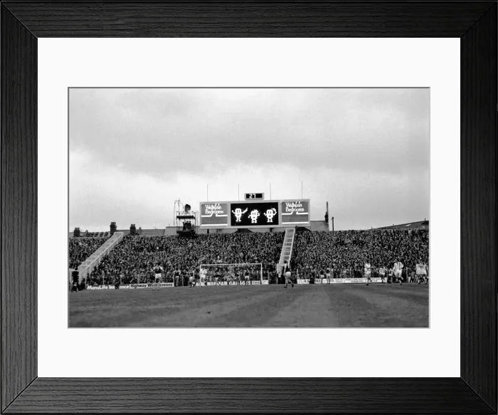 Framed Print : Division Two Football 1980 / 81 Season. Luton v West Ham United, Kenilworth Road Framed Print : Division Two Football 1980 / 81 Season. Luton v West Ham United, Kenilworth Road