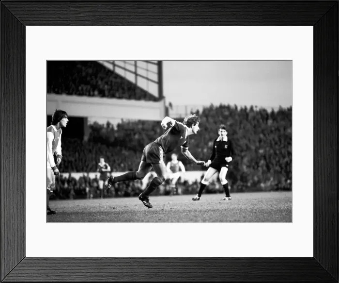 Framed Print : Division One Football 1980 / 81 Season. Arsenal v Everton, Highbury Framed Print : Division One Football 1980 / 81 Season. Arsenal v Everton, Highbury