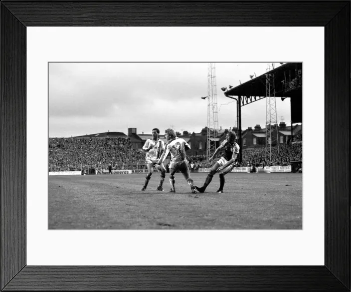 Framed Print : Division Two Football 1980 / 81 Season. Luton v West Ham United, Kenilworth Road Framed Print : Division Two Football 1980 / 81 Season. Luton v West Ham United, Kenilworth Road