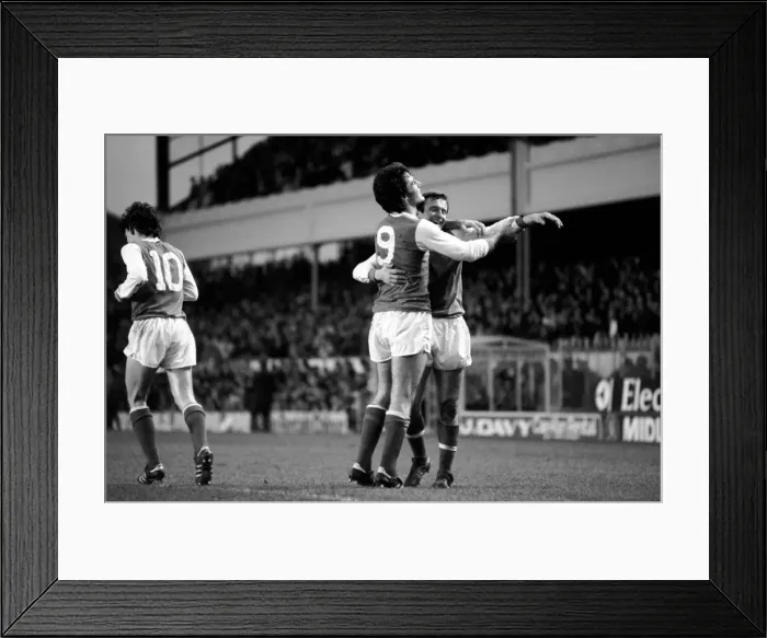 Framed Print : Division One Football 1980  /  81 Season. Arsenal v Everton, Highbury