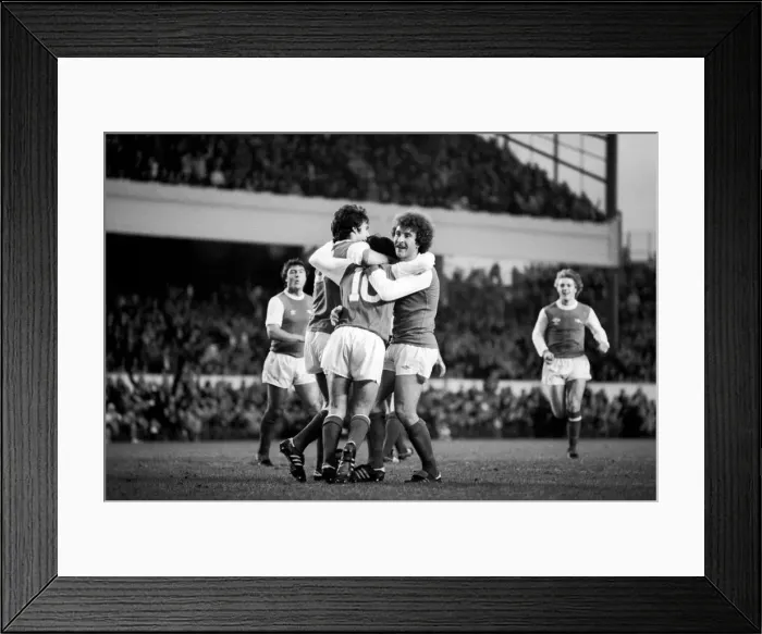 Framed Print : Division One Football 1980  /  81 Season. Arsenal v Everton, Highbury