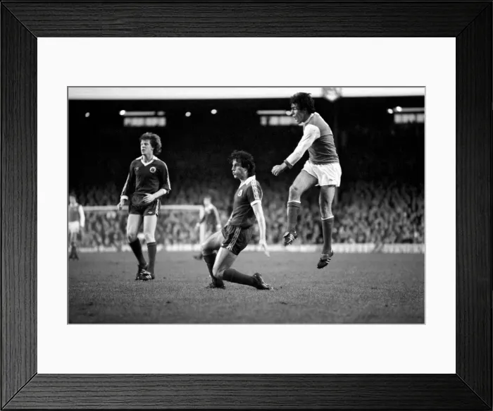 Framed Print : Division One Football 1980  /  81 Season. Arsenal v Everton, Highbury