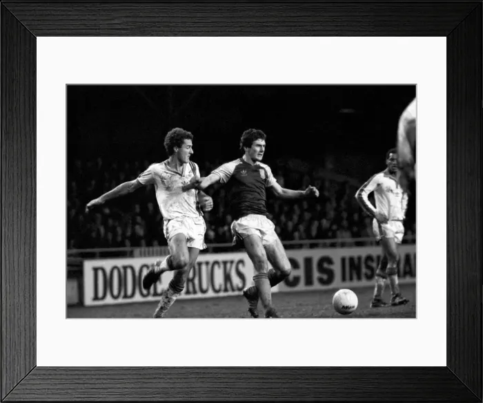 Framed Print : Division Two Football 1980 / 81 Season. Luton v West Ham United, Kenilworth Road Framed Print : Division Two Football 1980 / 81 Season. Luton v West Ham United, Kenilworth Road