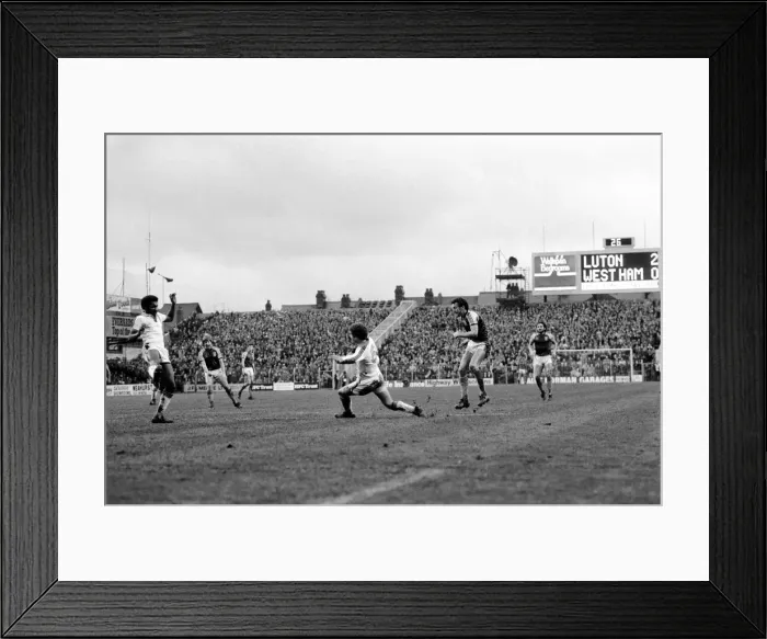 Framed Print : Division Two Football 1980  /  81 Season. Luton v West Ham United, Kenilworth Road