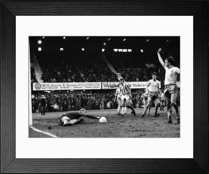 Framed Print : English League Division One match Stoke City 1 v Norwich City 0 January 1983