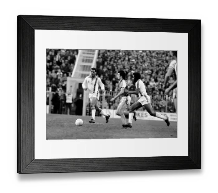 Framed Print : Division Two Football 1980  /  81 Season. Luton v West Ham United, Kenilworth Road