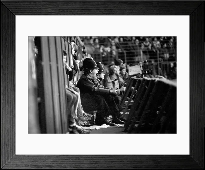 Framed Print : English League Division One match at Old Trafford Manchester United 2 v Nottingham