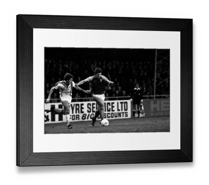 Framed Print : Division Two Football 1980  /  81 Season. Luton v West Ham United, Kenilworth Road
