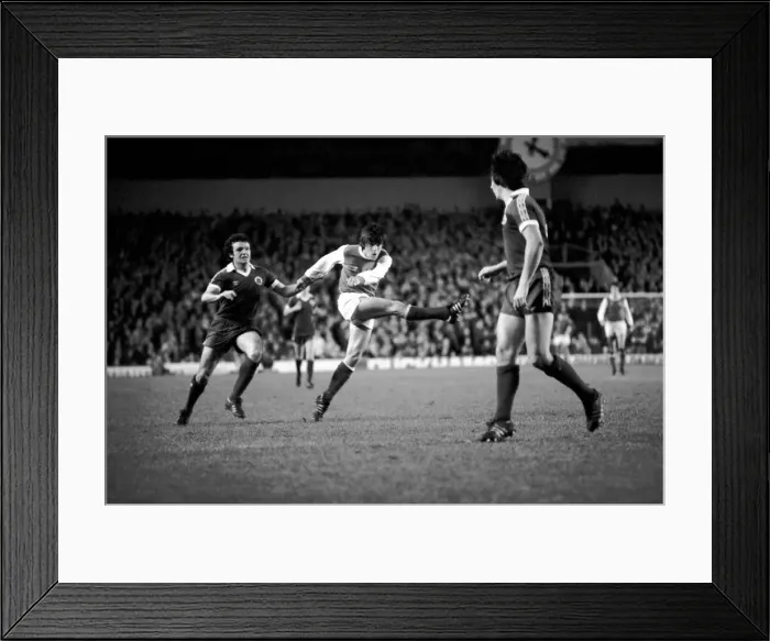 Framed Print : Division One Football 1980  /  81 Season. Arsenal v Everton, Highbury