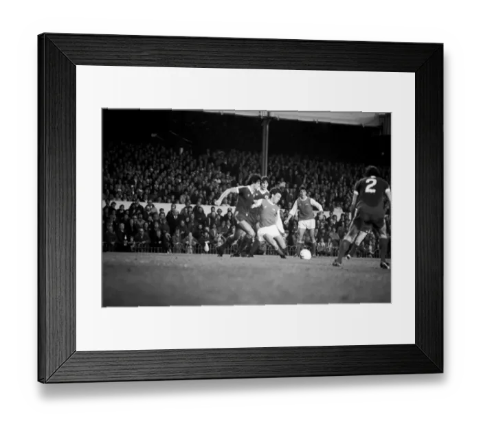 Framed Print : Division One Football 1980  /  81 Season. Arsenal v Everton, Highbury
