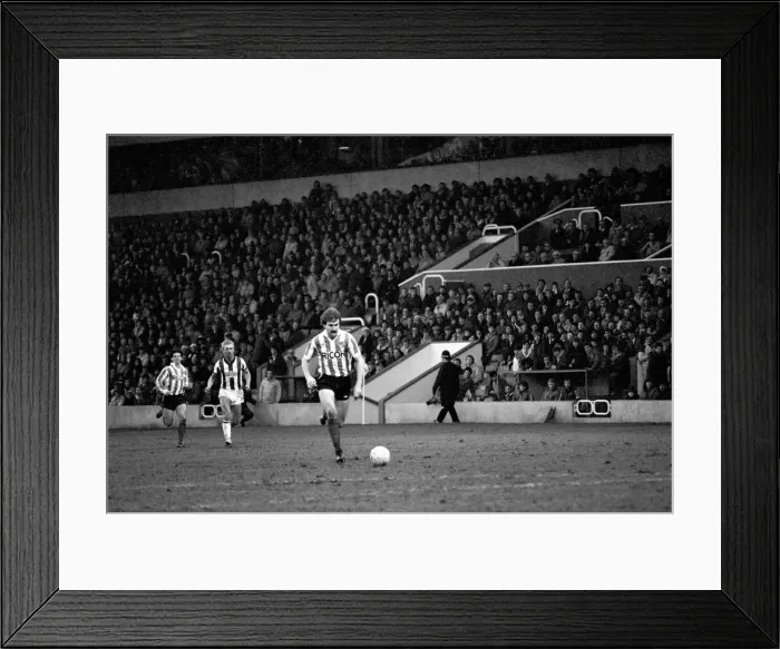 Framed Print : English League Division One match at The Hawthorns West Bromwich Albion 1 v Stoke Framed Print : English League Division One match at The Hawthorns West Bromwich Albion 1 v Stoke