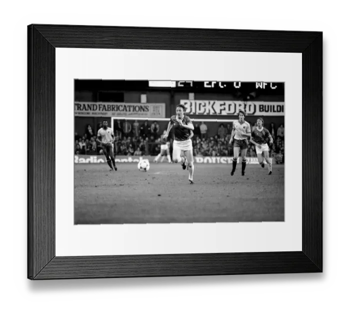Framed Print : English League Division One match at Goodison Park Everton 1 v Watford 0 Framed Print : English League Division One match at Goodison Park Everton 1 v Watford 0
