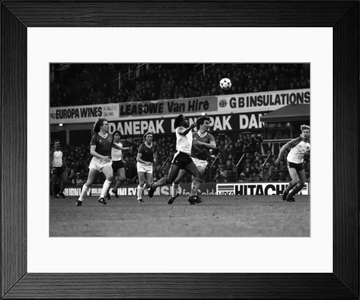 Framed Print : English League Division One match at Goodison Park Everton 5 v Luton Town 0 Framed Print : English League Division One match at Goodison Park Everton 5 v Luton Town 0