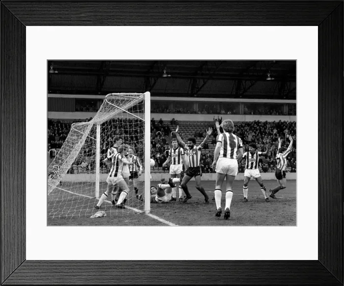 Framed Print : English League Division One match at The Hawthorns West Bromwich Albion 1 v Stoke