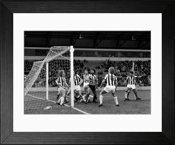 Framed Print : English League Division One match at The Hawthorns West Bromwich Albion 1 v Stoke Framed Print : English League Division One match at The Hawthorns West Bromwich Albion 1 v Stoke