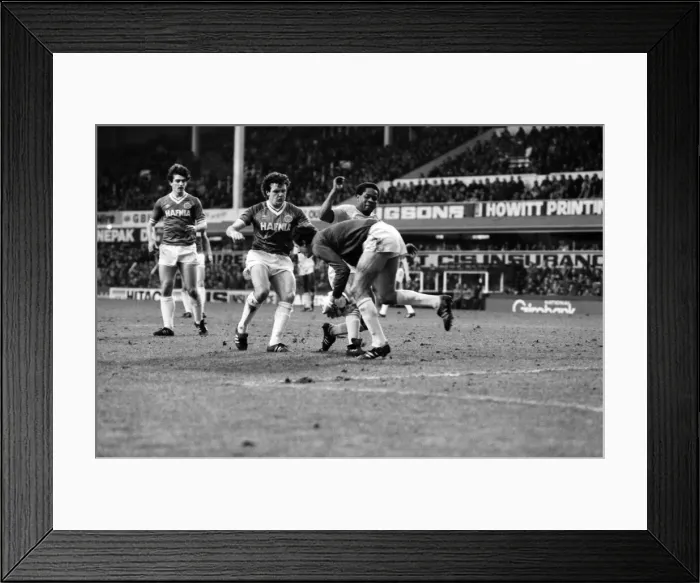 Framed Print : English League Division One match at Goodison Park Everton 3 v Notts County 0 Framed Print : English League Division One match at Goodison Park Everton 3 v Notts County 0