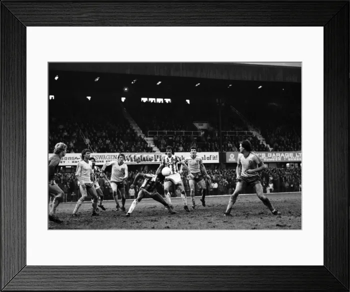 Framed Print : English League Division One match Stoke City 1 v Norwich City 0 Goalkeeper Framed Print : English League Division One match Stoke City 1 v Norwich City 0 Goalkeeper