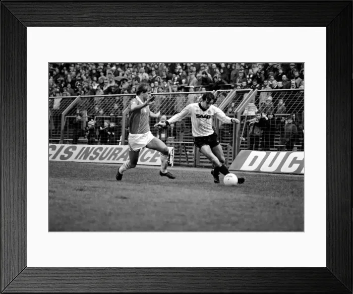 Framed Print : English League Division One match Birmingham City 2 v Manchester City 2 Framed Print : English League Division One match Birmingham City 2 v Manchester City 2