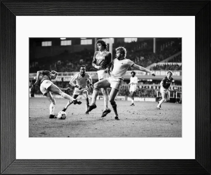 Framed Print : English League Division One match at Goodison Park Everton 3 v Notts County 0 Framed Print : English League Division One match at Goodison Park Everton 3 v Notts County 0