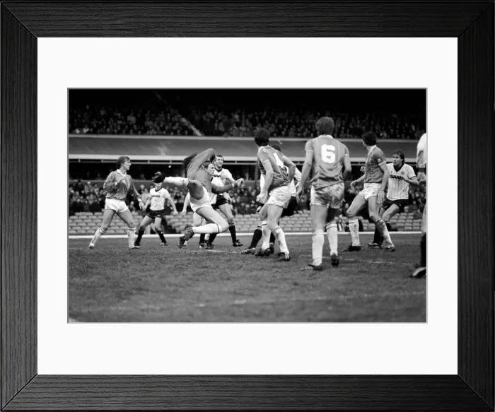 Framed Print : English League Division One match Birmingham City 2 v Manchester City 2 Framed Print : English League Division One match Birmingham City 2 v Manchester City 2