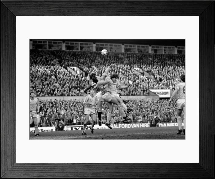 Framed Print : English League Division One match at Old Trafford Manchester United 2 v Nottingham