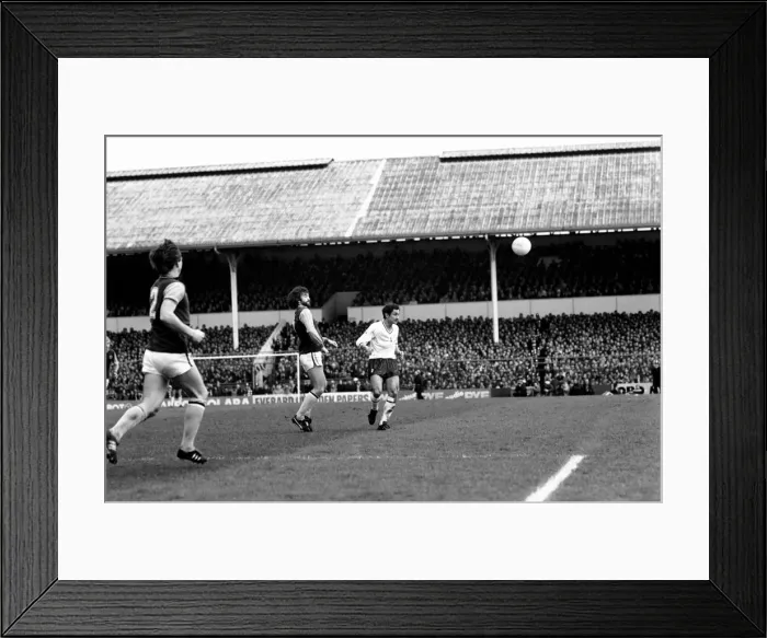 Framed Print : Division One Football 1980  /  81 Season. Tottenham Hotspur v Aston Villa, White Hart Lane
