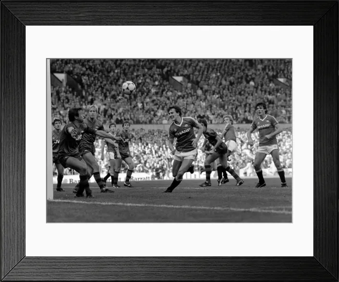 Framed Print : English League Division One match at Old Trafford. Manchetser United 0 v Arsenal 0 Framed Print : English League Division One match at Old Trafford. Manchetser United 0 v Arsenal 0