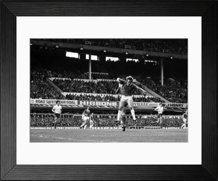 Framed Print : English League Division One match at Goodison Park. Everton 3 v Tottenham Hotspur 1 Framed Print : English League Division One match at Goodison Park. Everton 3 v Tottenham Hotspur 1
