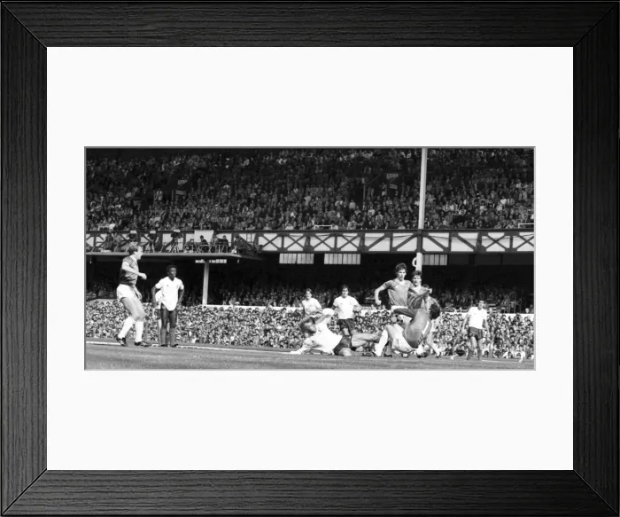 Framed Print : English League Division One match at Goodison Park. Everton 3 v Tottenham Hotspur 1 Framed Print : English League Division One match at Goodison Park. Everton 3 v Tottenham Hotspur 1