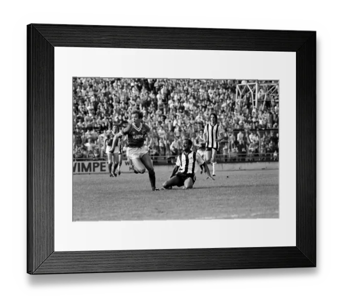 Framed Print : English League Division One match. Notts County 1 v Everton 0