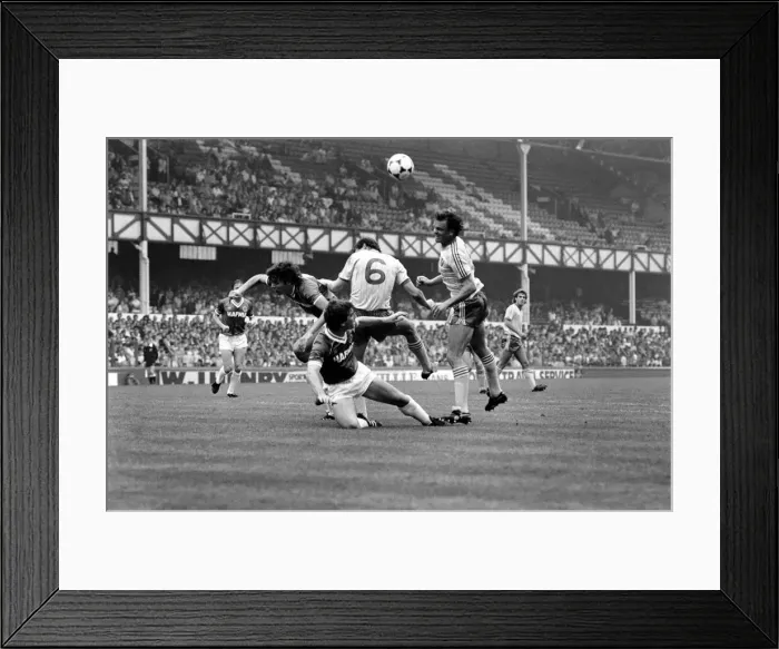 Framed Print : English League Division One match at Goodison Park. Everton 1 v Norwich City 1 Framed Print : English League Division One match at Goodison Park. Everton 1 v Norwich City 1