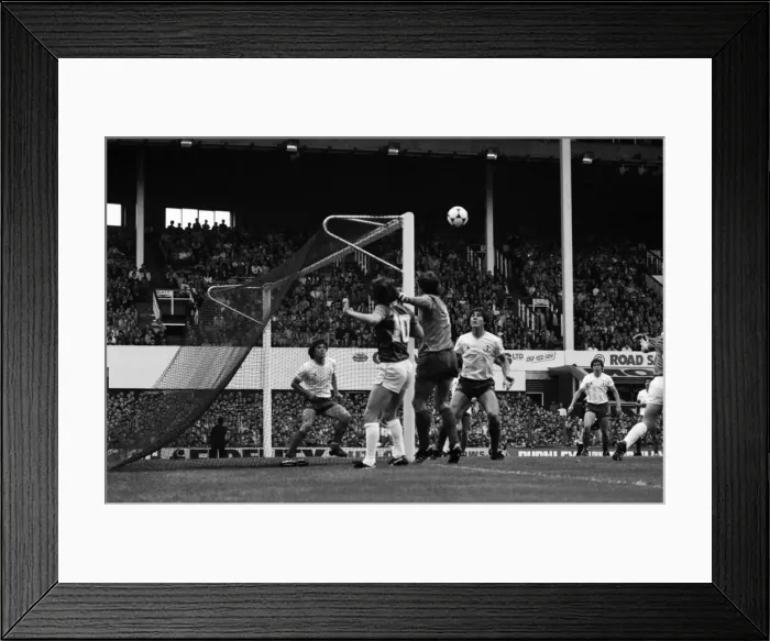 Framed Print : English League Division One match at Goodison Park. Everton 3 v Tottenham Hotspur 1 Framed Print : English League Division One match at Goodison Park. Everton 3 v Tottenham Hotspur 1