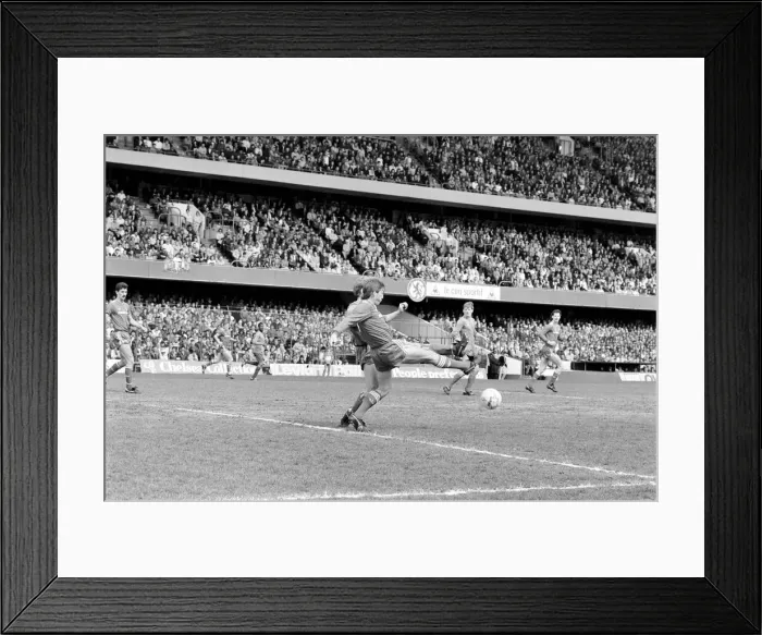 Framed Print : Chelsea 0 v. Liverpool 1. Division One Football. May 1986 LF19-12-083 Framed Print : Chelsea 0 v. Liverpool 1. Division One Football. May 1986 LF19-12-083