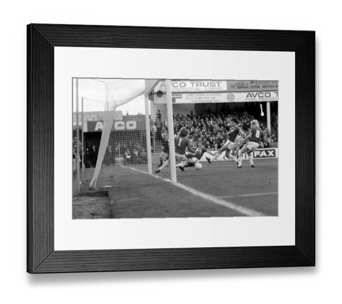 Framed Print : Division One Football 1985  /  86 Season. West Ham v Everton, Upton Park