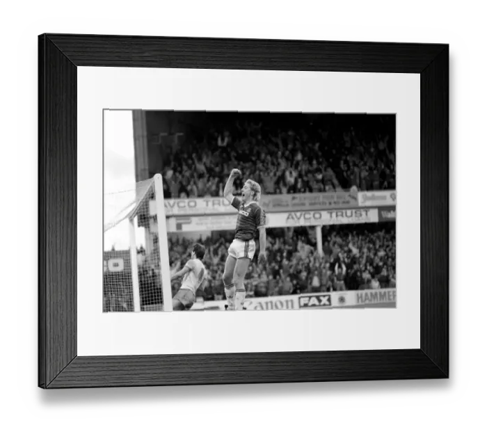 Framed Print : Division One Football 1985 / 86 Season. West Ham v Everton, Upton Park Framed Print : Division One Football 1985 / 86 Season. West Ham v Everton, Upton Park