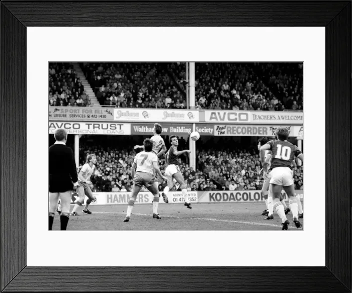 Framed Print : Division One Football 1985 / 86 Season. West Ham v Everton, Upton Park Framed Print : Division One Football 1985 / 86 Season. West Ham v Everton, Upton Park
