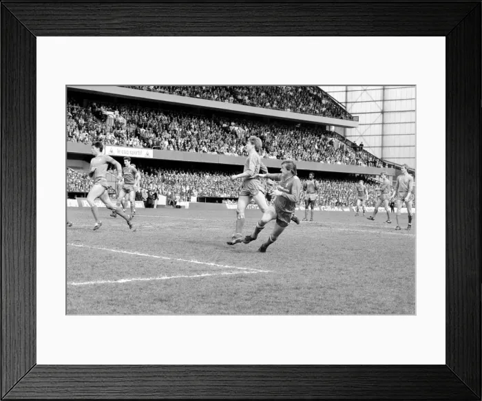 Framed Print : Chelsea 0 v. Liverpool 1. Division One Football. May 1986 LF19-12-028 Framed Print : Chelsea 0 v. Liverpool 1. Division One Football. May 1986 LF19-12-028