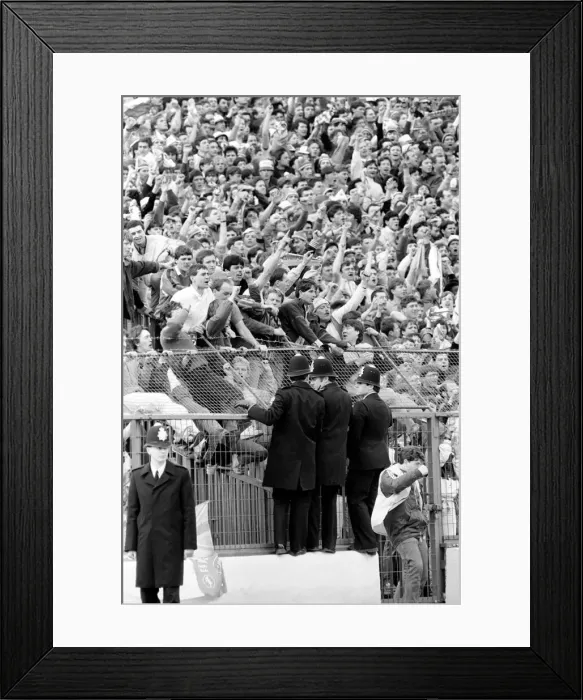 Framed Print : Chelsea 0 v. Liverpool 1. Division One Football. May 1986 LF19-12-054 Framed Print : Chelsea 0 v. Liverpool 1. Division One Football. May 1986 LF19-12-054
