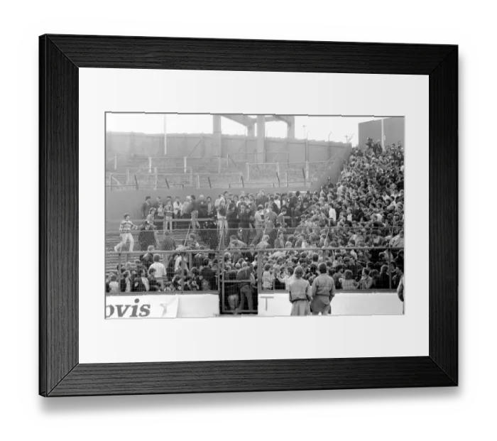 Framed Print : Division One Football 1985 / 86 Season Chelsea v Manchester United, Stamford Bridge Framed Print : Division One Football 1985 / 86 Season Chelsea v Manchester United, Stamford Bridge
