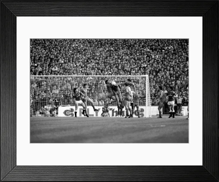Framed Print : Division One Football 1985  /  86 Season Chelsea v Manchester United, Stamford Bridge